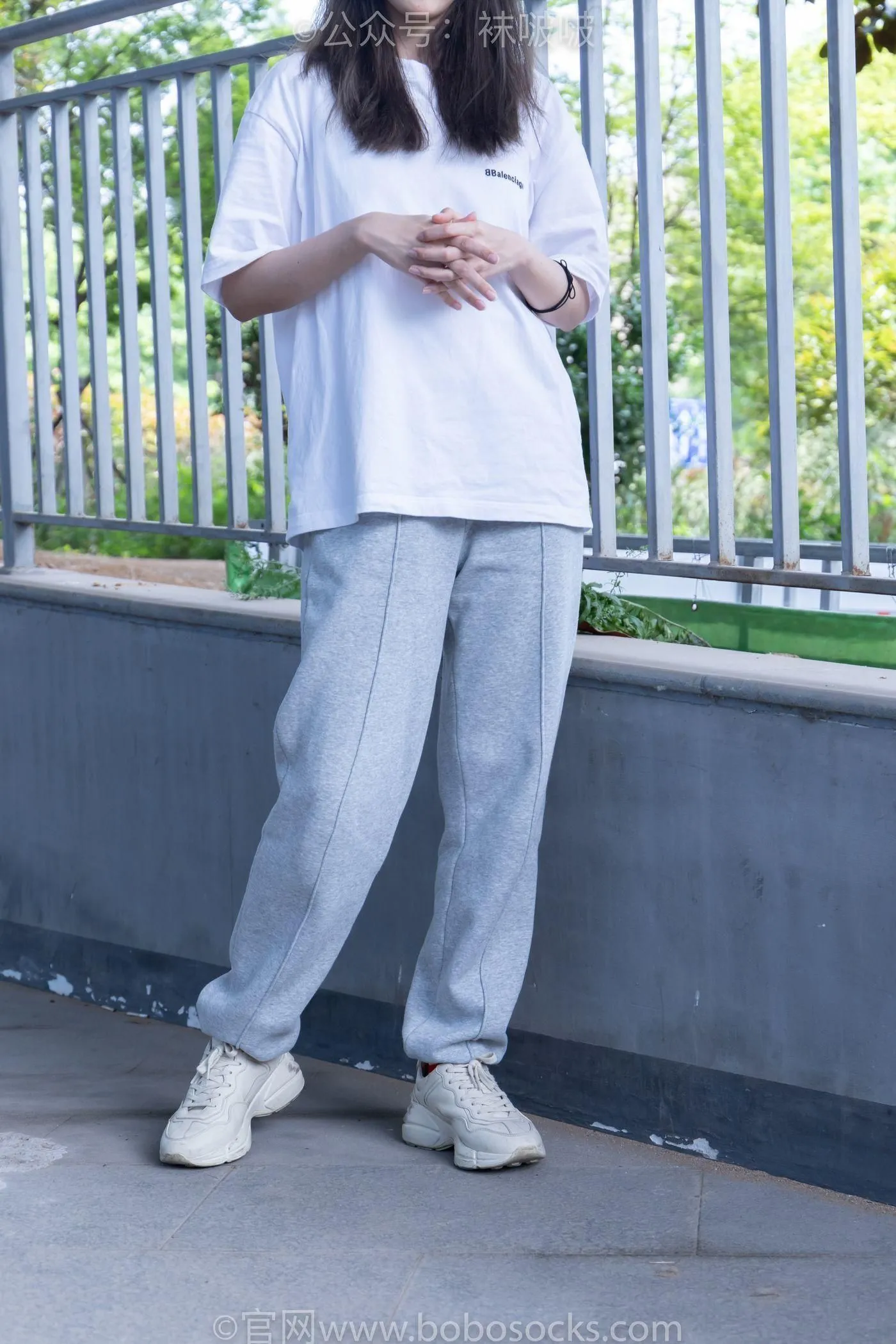 [BoBoSocks袜啵啵]NO.012 泡芙-运动鞋、白棉袜、裸足 [132P]插图7